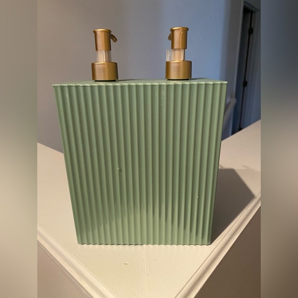 Green Ribbed Soap and lotion Dispenser with Gold Pumps - Picture 5 of 6